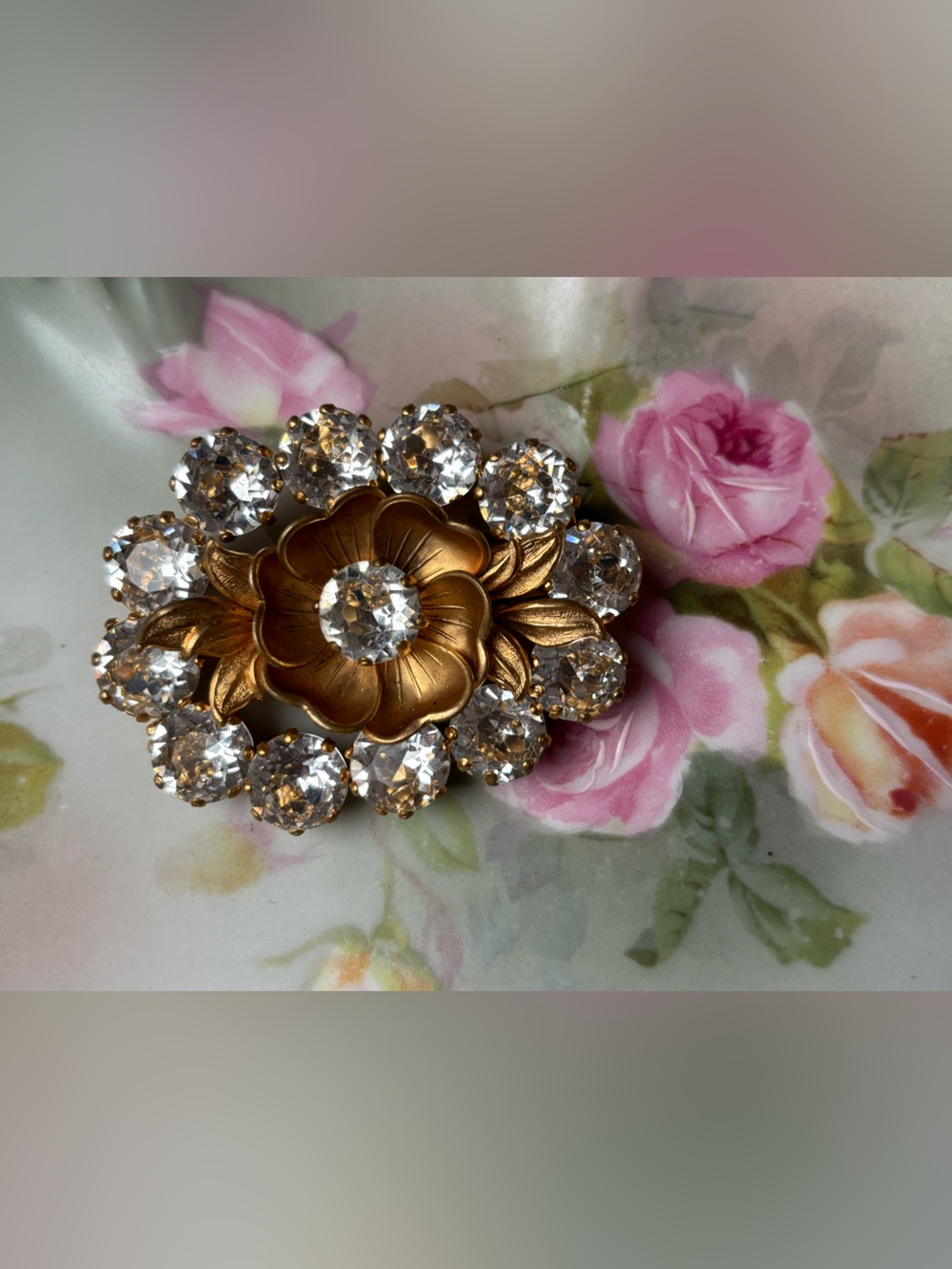Vintage Gold Floral Crystal Brooch.